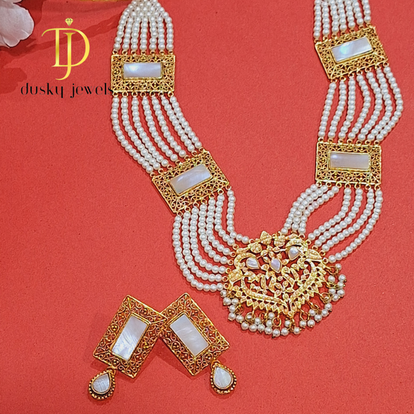 Royal Essence Choker Set