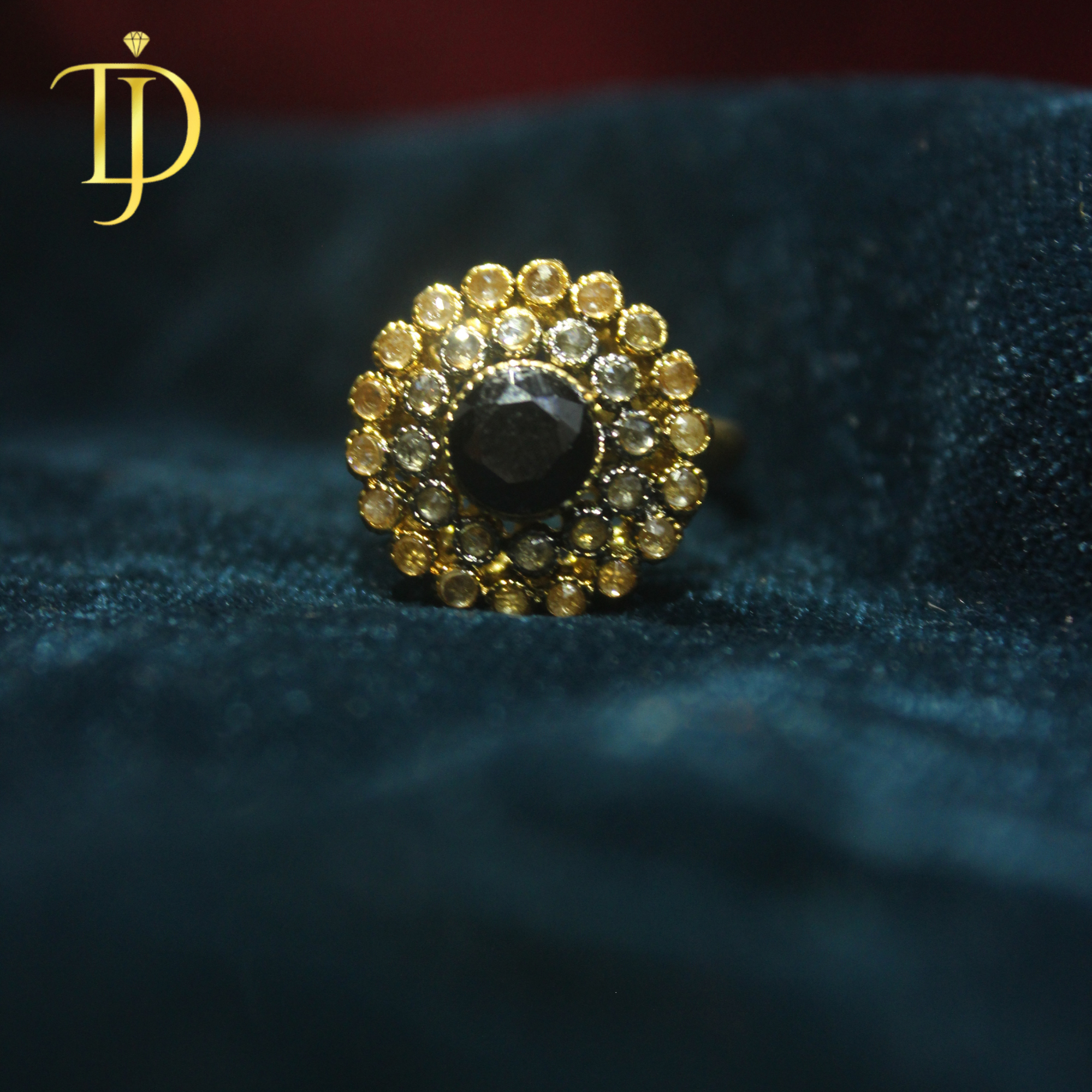 Royal Noir Crystal Bloom Ring – Luxury Gold Statement Piece