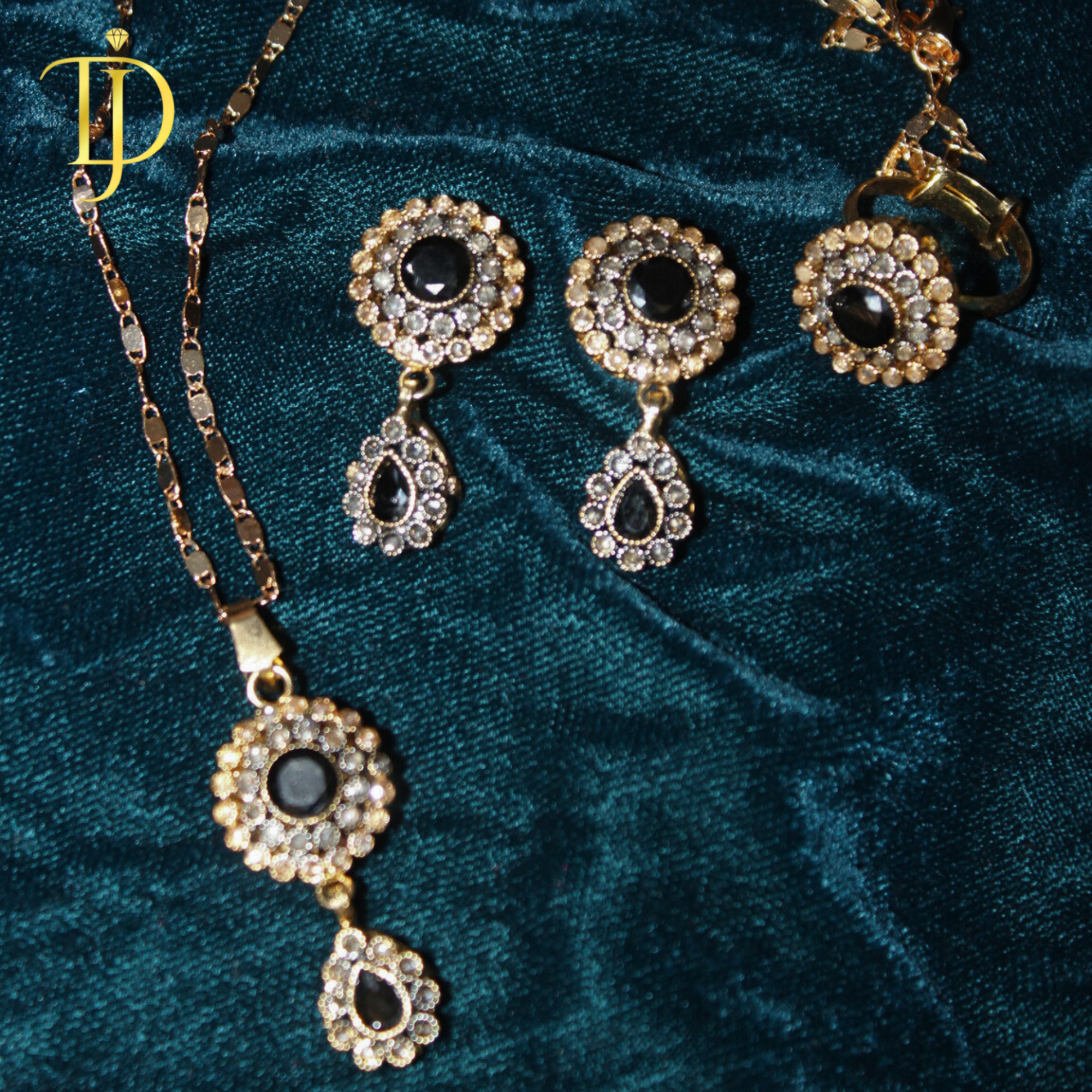 Noir Elegance Black Stone Pendant Set