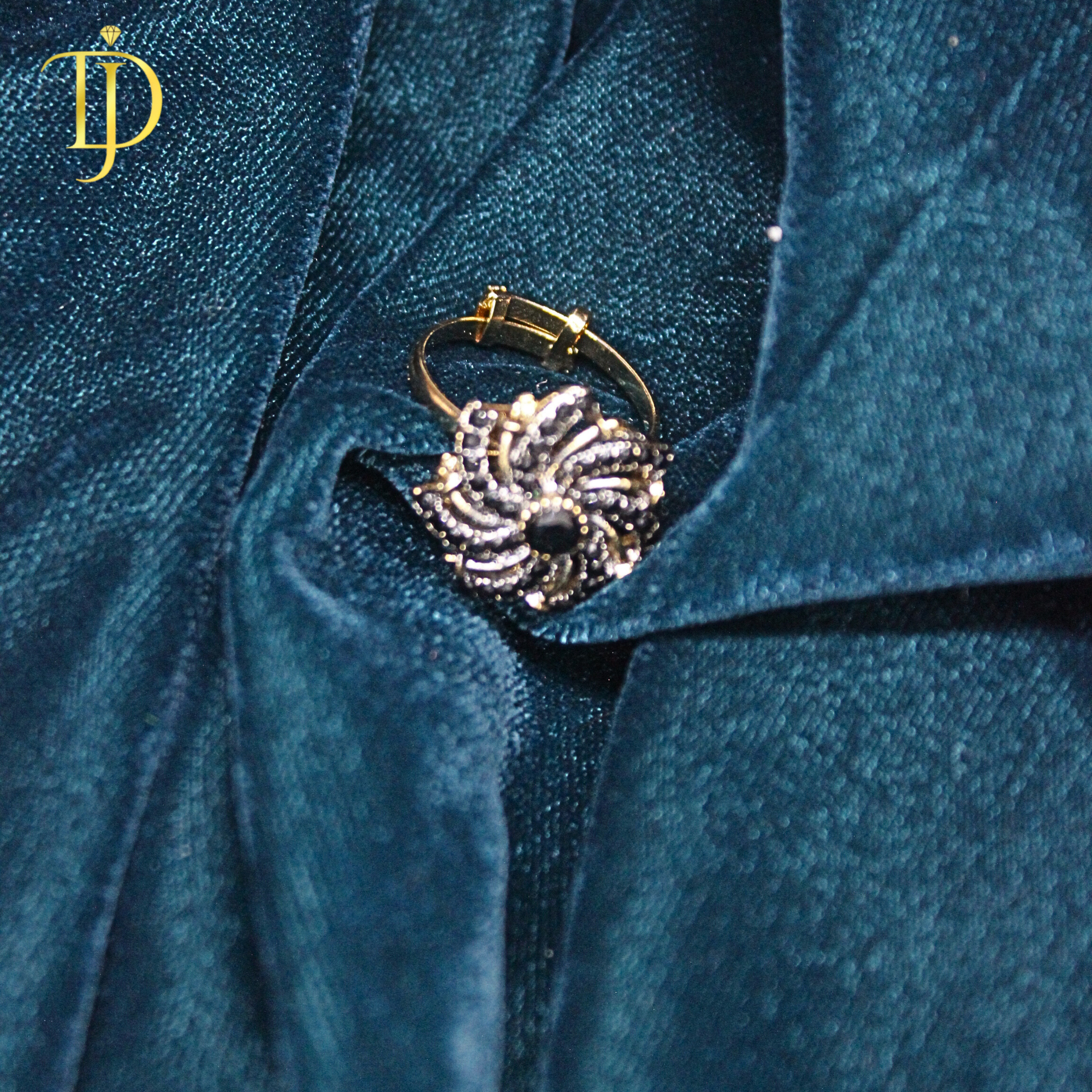 Luxury Black Crystal Floral Statement Ring – Gold Plated Designer Ring for Women | Elegant Party & Wedding Jewelry