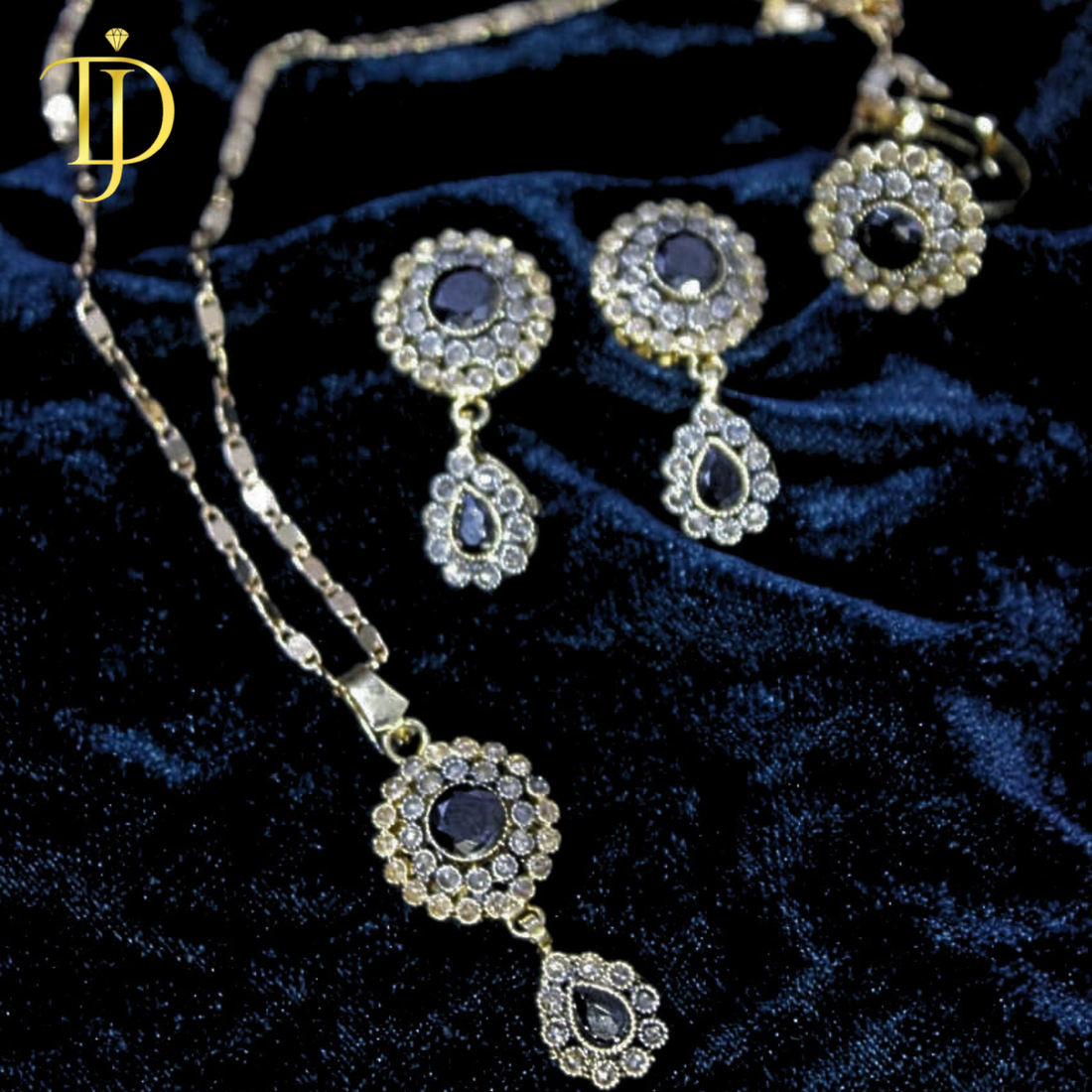 Noir Elegance Black Stone Pendant Set