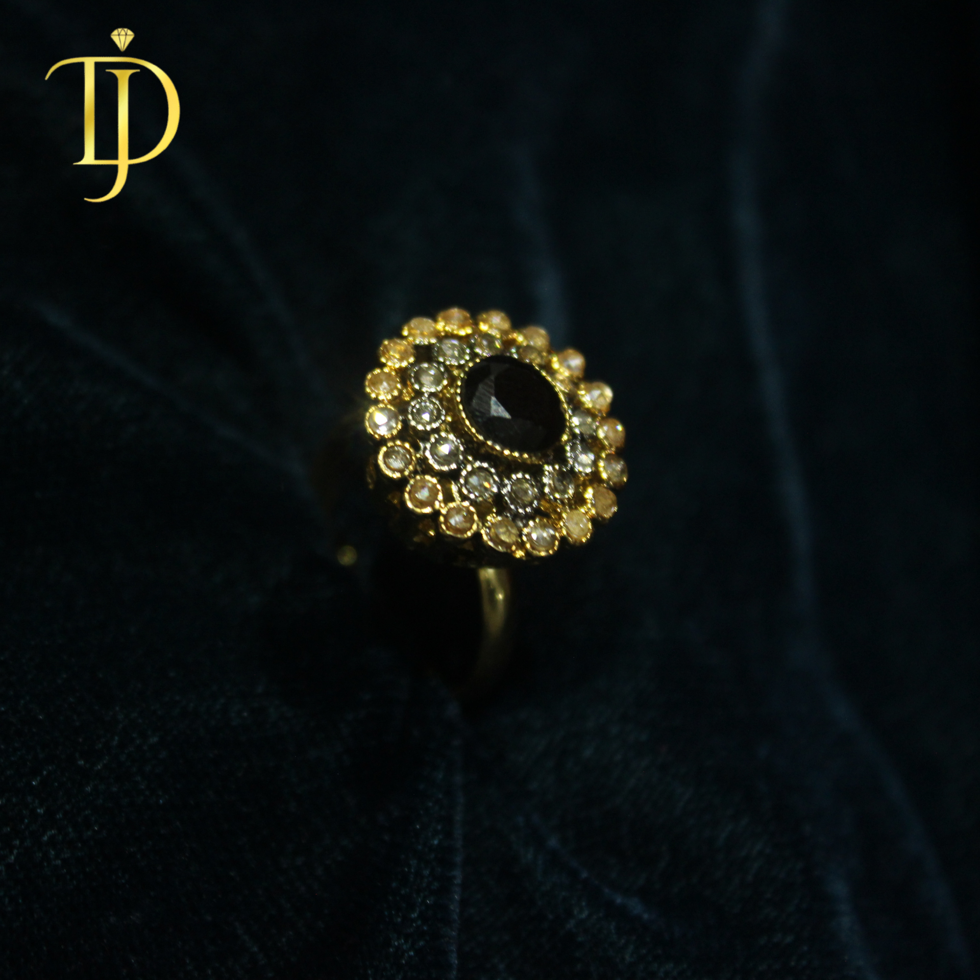 Royal Noir Crystal Bloom Ring – Luxury Gold Statement Piece