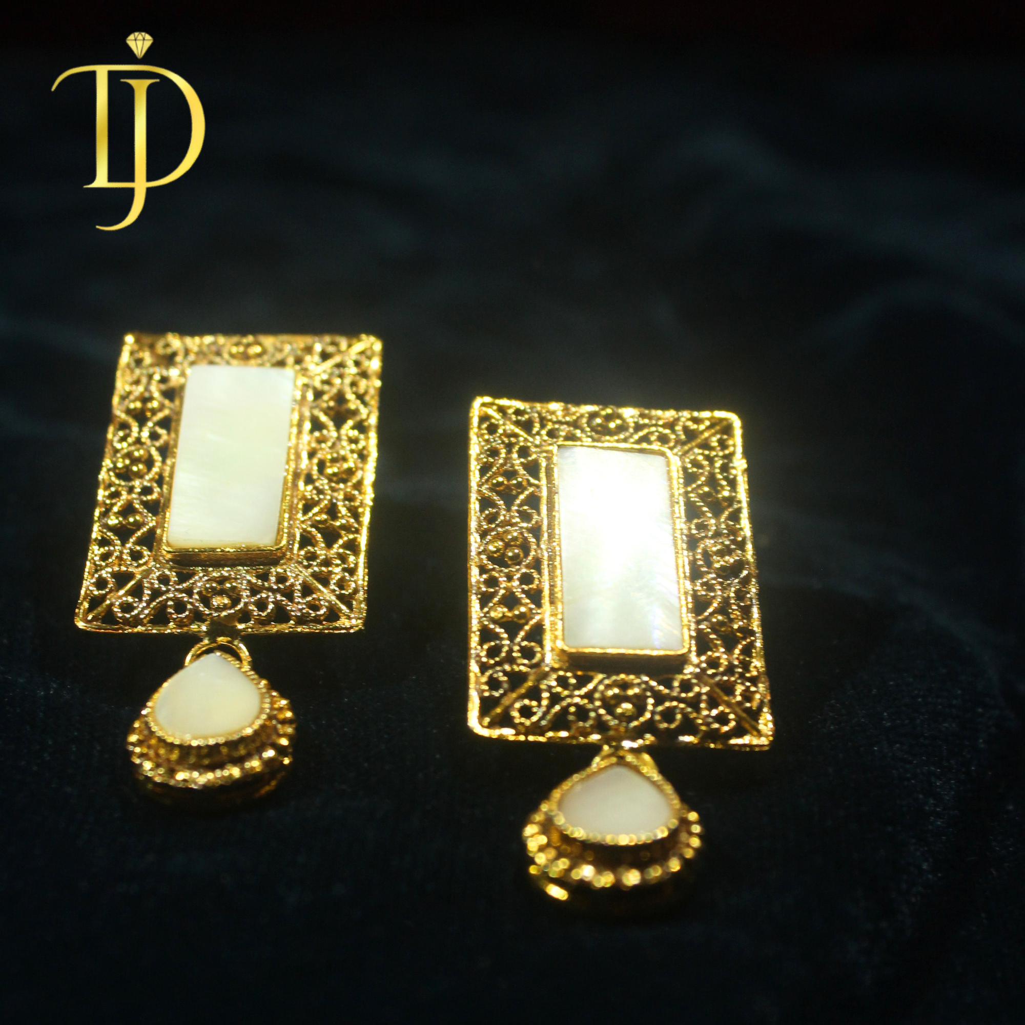 Handmade Gold-Plated Multi-Strand Pearl Necklace Set with Mother-of-Pearl Accents (Necklace + Earrings)