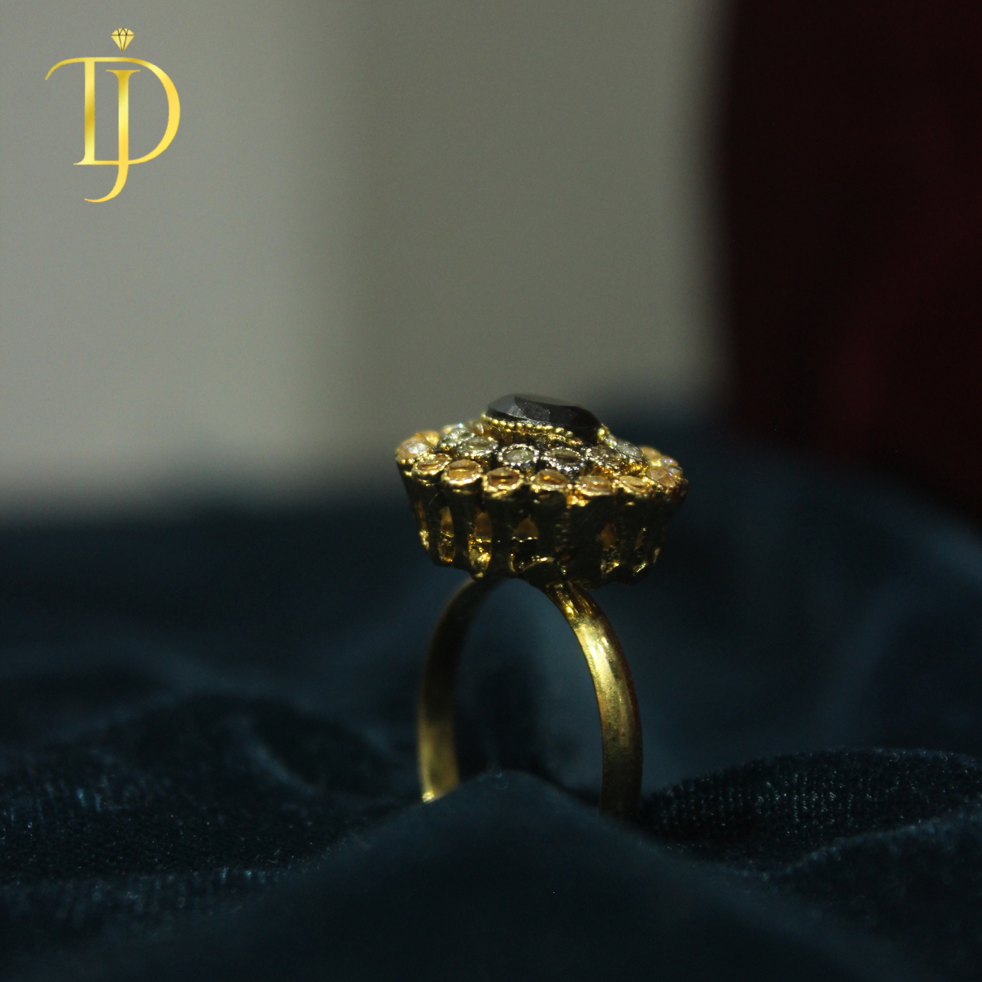 Royal Noir Crystal Bloom Ring – Luxury Gold Statement Piece